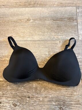 VICTORIAS SECRET Black Lightly Lined Wireless T-Shirt Bra Size 38C